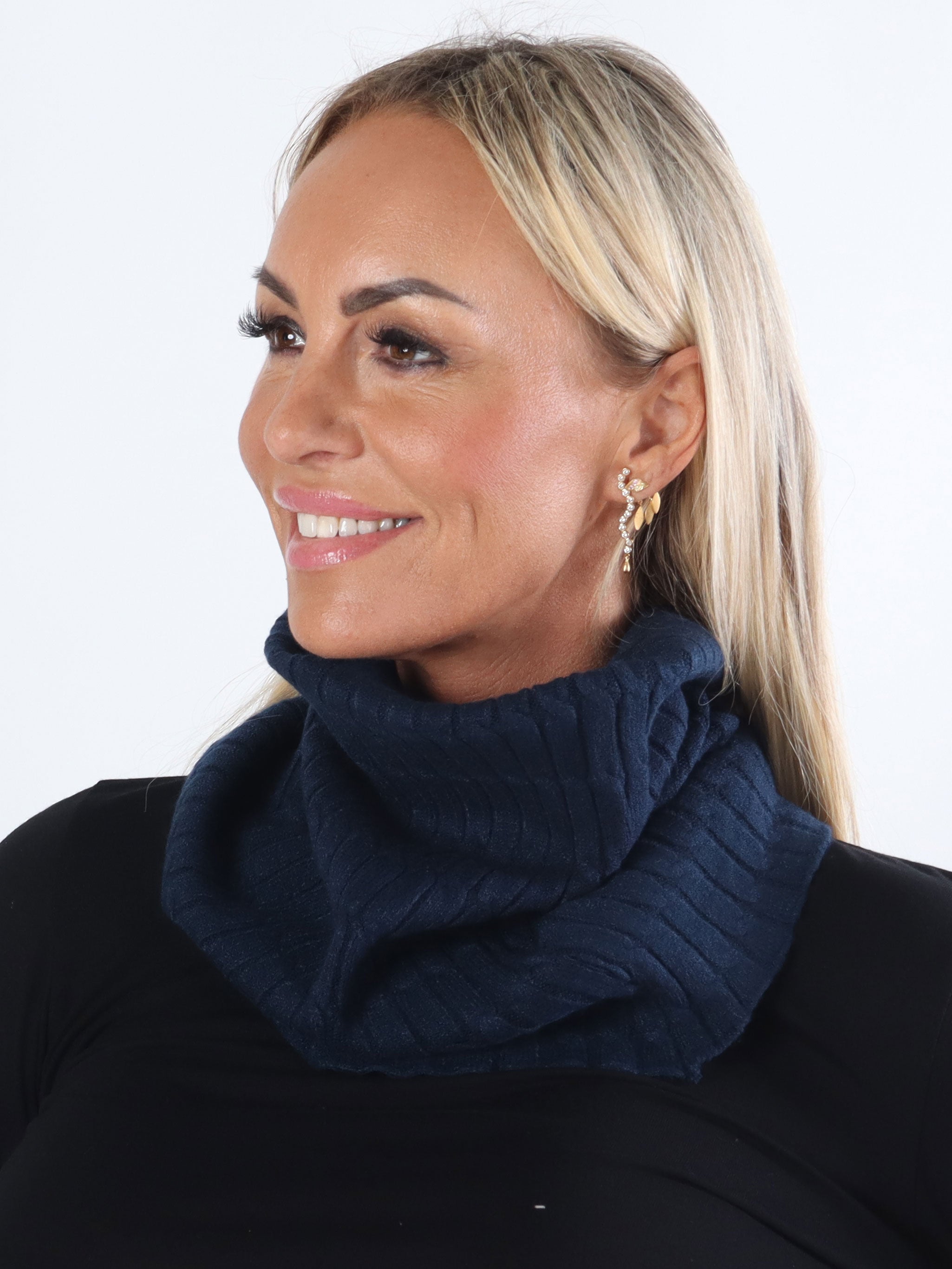 Elia - Lækker blød halsedisse